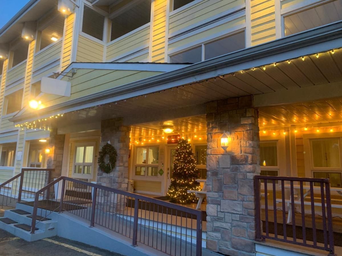 And Les Laurentides Hotel