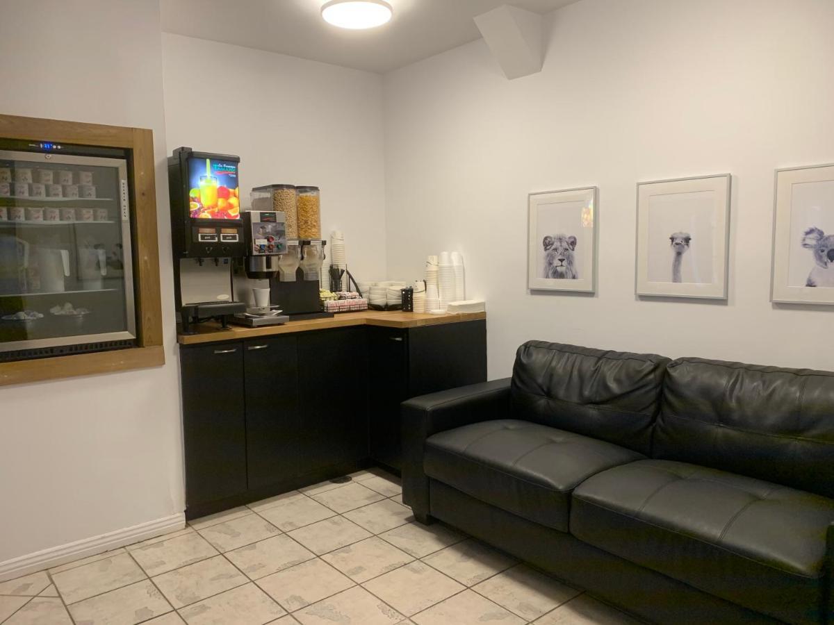 Hotel And Les Laurentides 3*